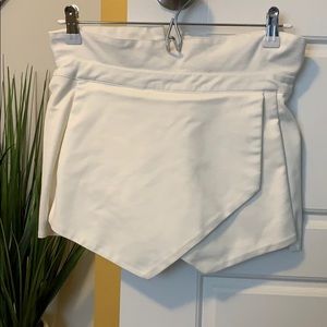 Cute mini white skort